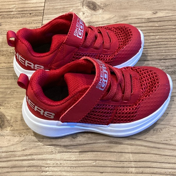 Skechers Other - SKECHERS GORUN fast Tharo sneakers